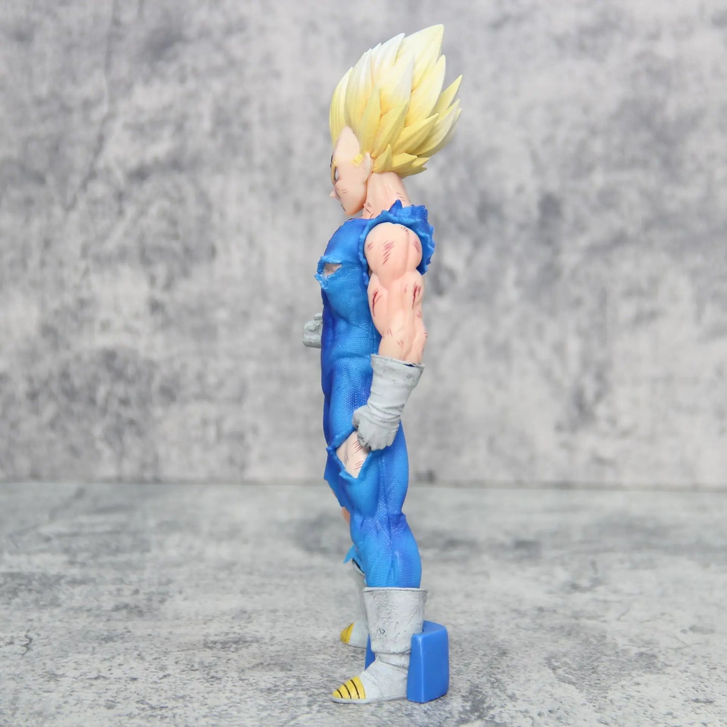 Dragon Ball Z Super Saiyan Prince Vegeta Figure Handpiece Magical Standing Posture Models Anime Ornaments