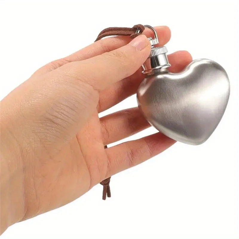 1PC Outdoor Hip Flask Portable Wine Pot Small Hip Flask Heart Shaped Flask Stainless Steel Wine Flask Water Bottle