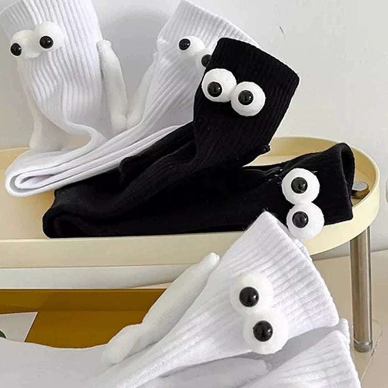 2 Pairs Hand Holding Socks Medium Tube Socks Men And Women's Trend Personalized Magnetic Suction Black And White Couple Socks