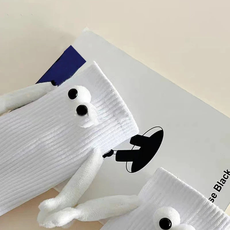 2 Pairs Hand Holding Socks Medium Tube Socks Men And Women's Trend Personalized Magnetic Suction Black And White Couple Socks