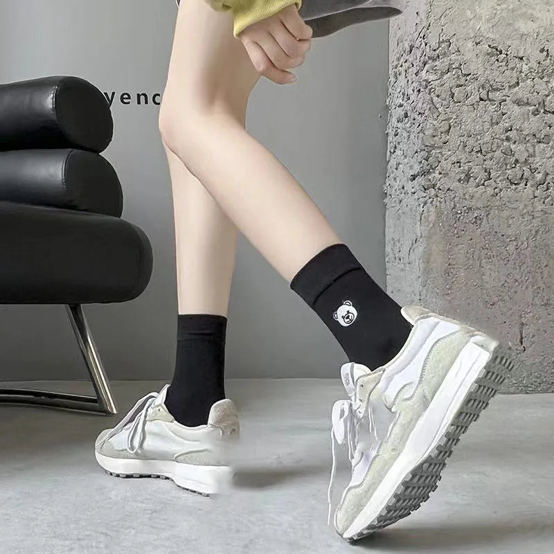 5 Pairs Of Women's Socks Set Spring And Autumn Black And White Pure Cotton Women's Socks Cute Cartoon Bear Pattern Casual Socks