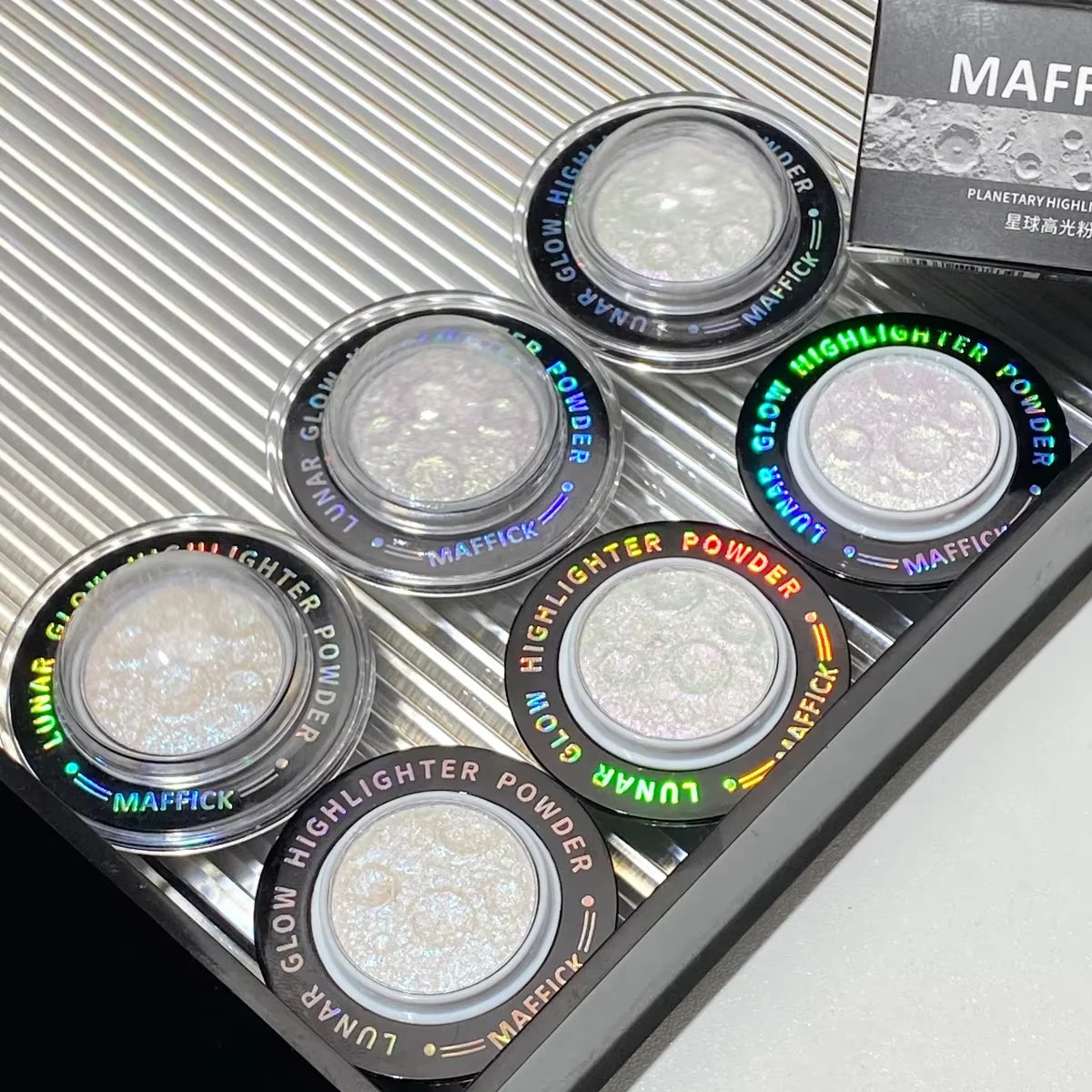 3 - Color High Gloss Powder With Permeable And Light Sensitive Texture, Delicate And Comfortable, Waterproof