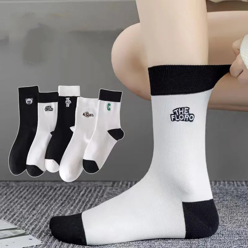 5 Pairs Of Women's Socks Set Spring And Autumn Black And White Pure Cotton Women's Socks Cute Cartoon Bear Pattern Casual Socks