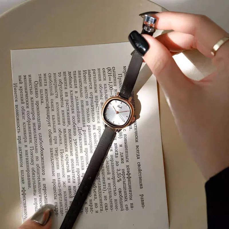 Kegllect Ladies Vintage Quartz Watch Women Classic Small Square Dial PU Strap Watches Jam Tangan Perempuan