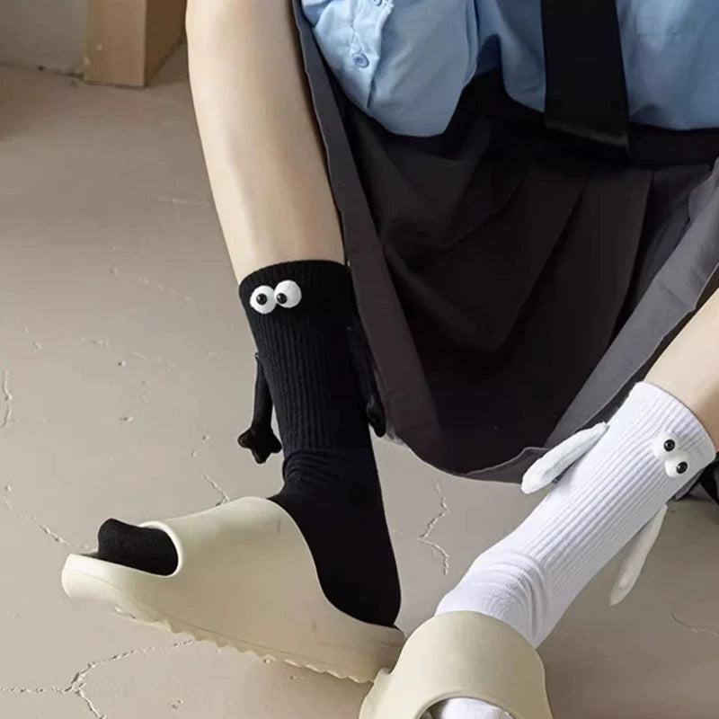 2 Pairs Hand Holding Socks Medium Tube Socks Men And Women's Trend Personalized Magnetic Suction Black And White Couple Socks