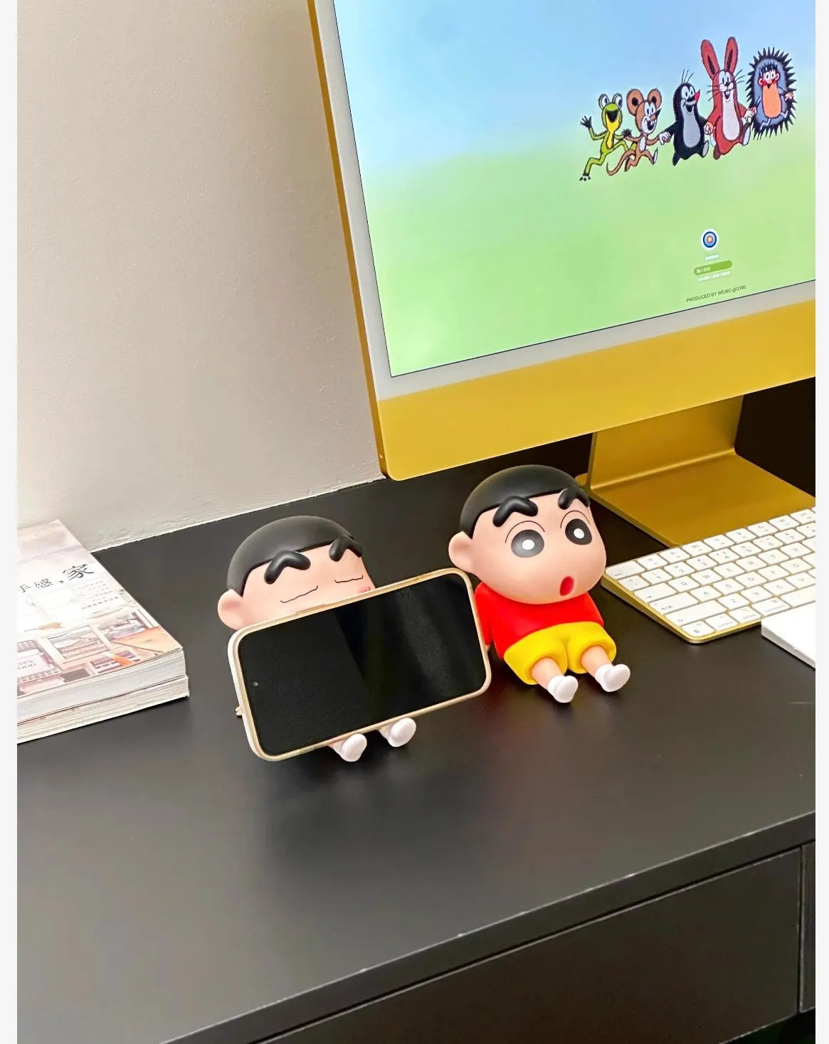 Cartoon Crayon Shin-Chan Boochan Phone Holder Desktop Anime Ornaments Watching Tv Cartoon Phone Support Cute Doll Gifts