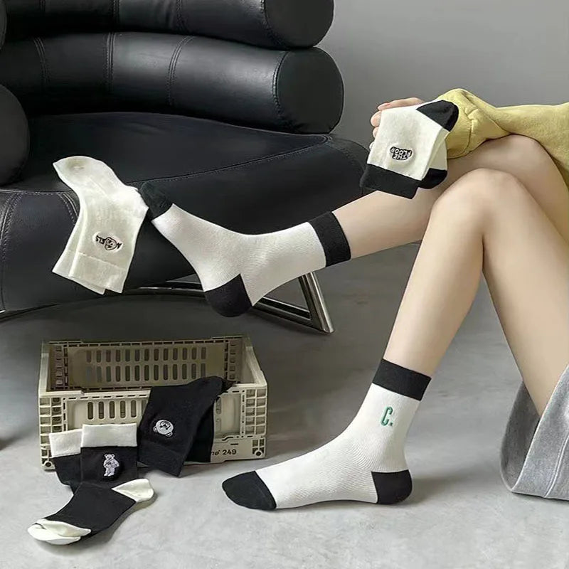 5 Pairs Of Women's Socks Set Spring And Autumn Black And White Pure Cotton Women's Socks Cute Cartoon Bear Pattern Casual Socks