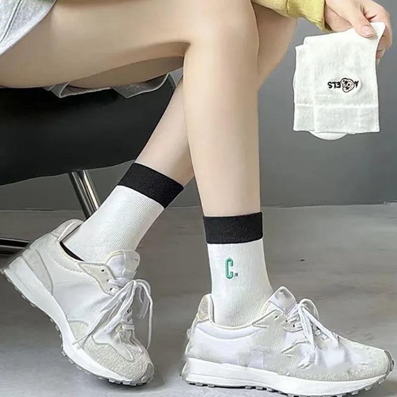 5 Pairs Of Women's Socks Set Spring And Autumn Black And White Pure Cotton Women's Socks Cute Cartoon Bear Pattern Casual Socks