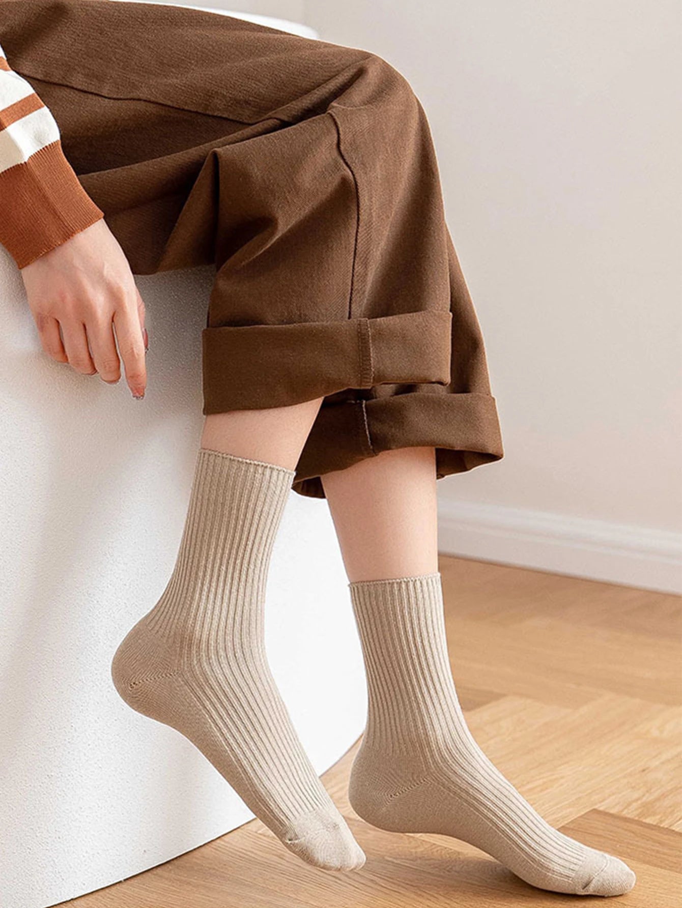 5 Pairs New Japanese Socks Set Solid Color Women's Casual Socks Autumn Simple Women's Medium Length Socks Pattern Style